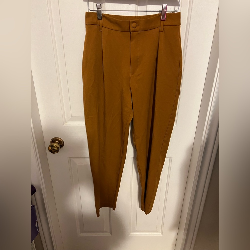 Women’s Zara brown dress pants.